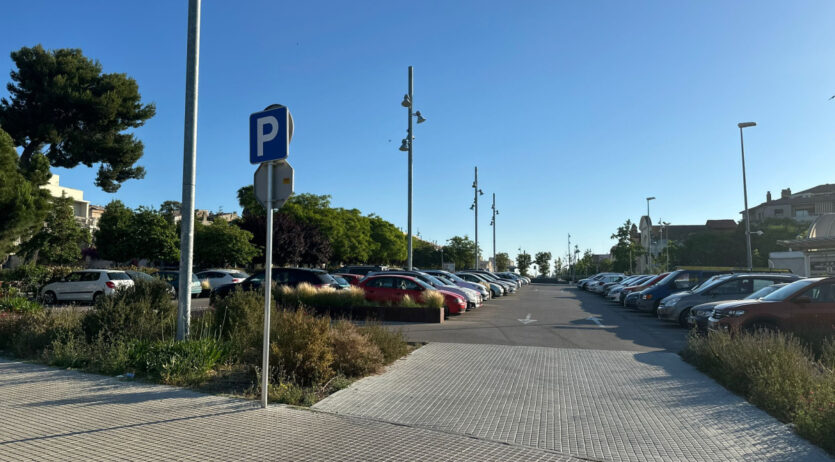 Nova zona taronja d’estacionament al pàrquing de la llosa tocant a la plaça Creu de Santa Digna