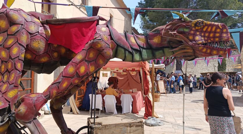 Castellet ha tornat a transformar-se per reviure l’edat mitjana