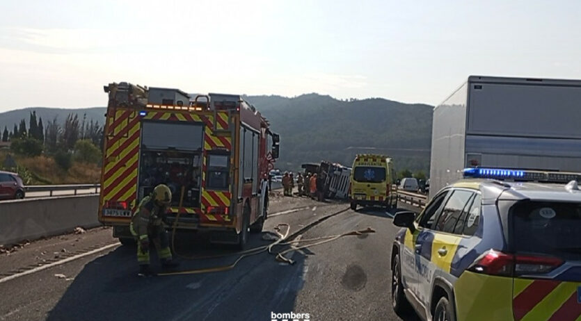 Accident d’un camió a la C-15 en sentit sud a Olèrdola