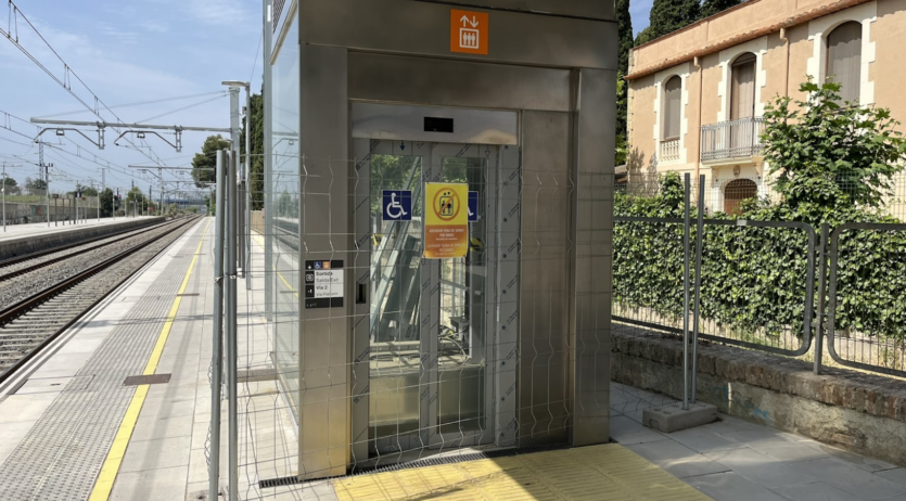 La PTP exigeix que es posin en funcionament els ascensors de l’estació de La Granada