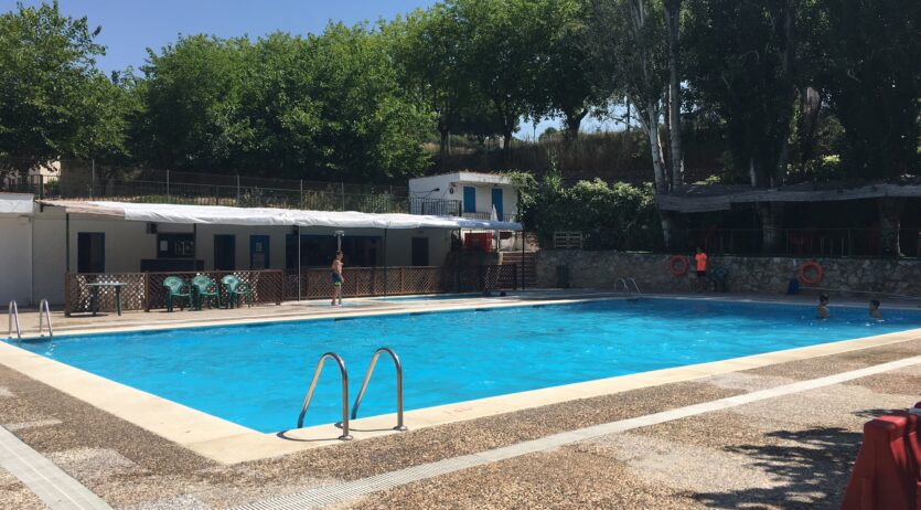 L’Ajuntament de Subirats, obligat a tancar la piscina de Sant Pau d’Ordal per un acte incívic