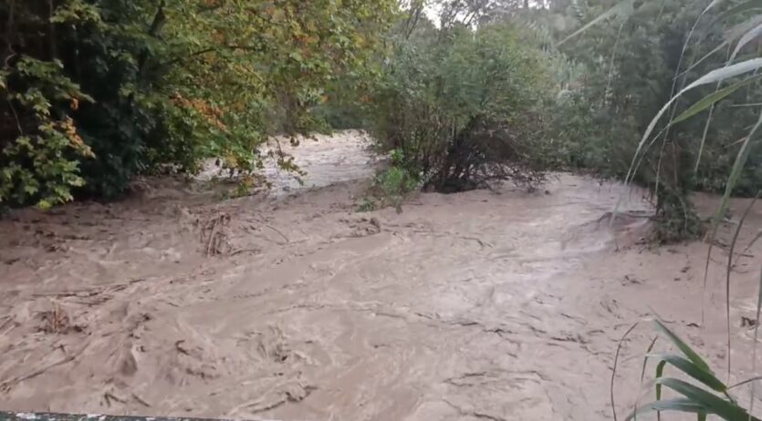 Un mort i un desaparegut a Sant Quintí de Mediona després que l’aigua arrossegués el seu cotxe