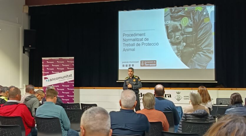 El CAAD Penedès reuneix cossos de seguretat per millorar l’atenció i la protecció dels animals