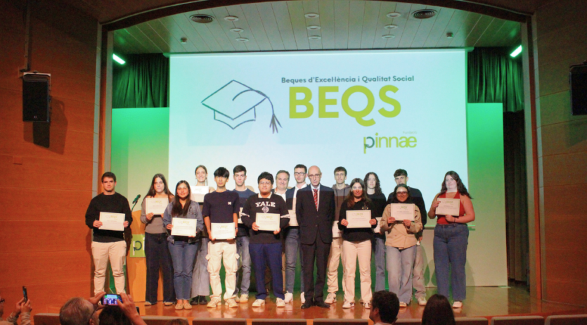 Quinze joves de la Vegueria Penedès reben les Beques BEQS 2025 de la Fundació Pinnae