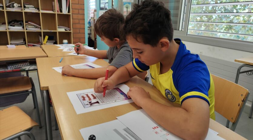 Mestres finlandesos visiten l’escola El Castellot per transmetre la seva experiència educativa
