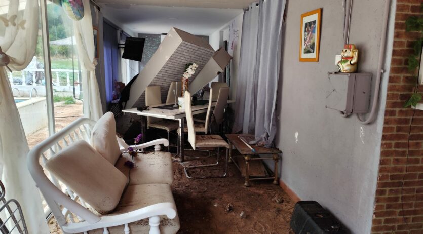 Una família de Torrelles no té on dormir després que els aiguats destrossessin casa seva